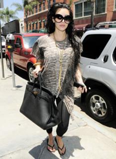 Kim Kardashian feet photo thumbnail