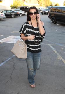 Kim Kardashian feet photo thumbnail