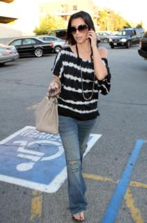 Kim Kardashian feet photo thumbnail