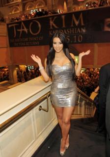 Kim Kardashian feet photo thumbnail