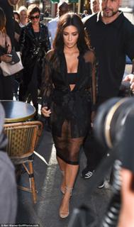 Kim Kardashian feet photo thumbnail