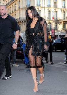 Kim Kardashian feet photo thumbnail