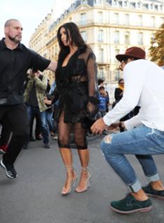 Kim Kardashian feet photo thumbnail