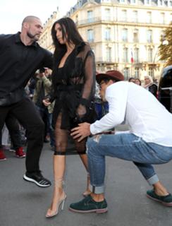 Kim Kardashian feet photo thumbnail