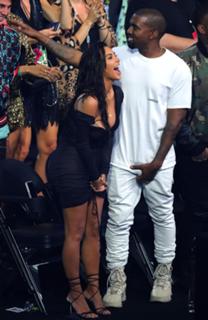 Kim Kardashian feet photo thumbnail