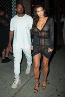 Kim Kardashian feet photo thumbnail