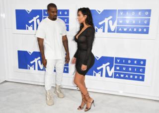 Kim Kardashian feet photo thumbnail