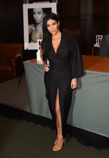 Kim Kardashian feet photo thumbnail