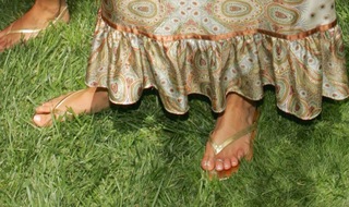 Kim Kardashian feet photo thumbnail