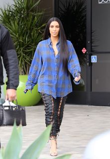 Kim Kardashian feet photo thumbnail