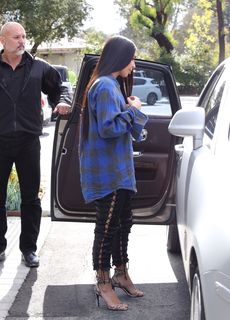 Kim Kardashian feet photo thumbnail