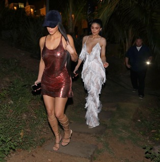 Kim Kardashian feet photo thumbnail