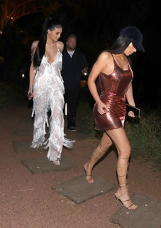 Kim Kardashian feet photo thumbnail