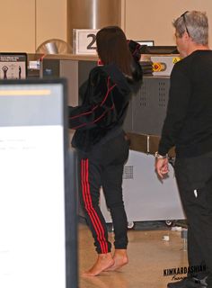 Kim Kardashian feet photo thumbnail