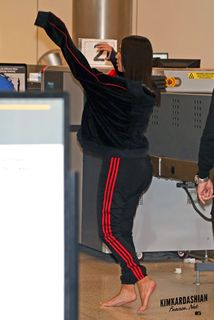 Kim Kardashian feet photo thumbnail