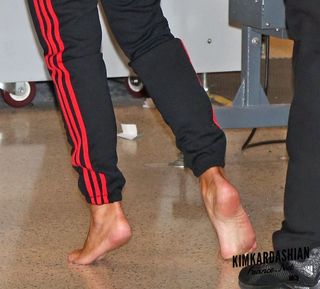 Kim Kardashian feet photo thumbnail