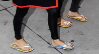 Kim Kardashian feet photo thumbnail