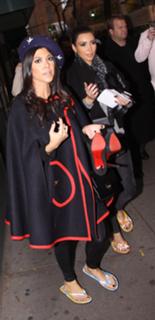 Kim Kardashian feet photo thumbnail