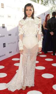 Kim Kardashian feet photo thumbnail