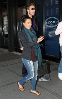 Kim Kardashian feet photo thumbnail