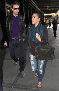 Kim Kardashian feet photo thumbnail