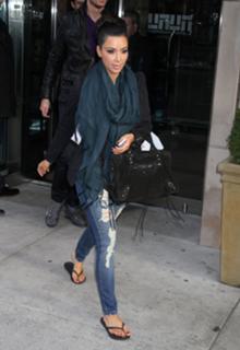 Kim Kardashian feet photo thumbnail