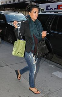 Kim Kardashian feet photo thumbnail