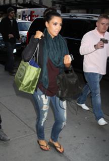 Kim Kardashian feet photo thumbnail