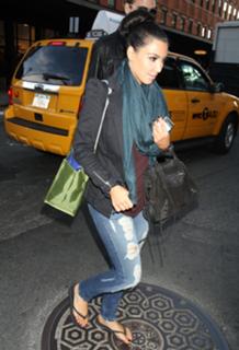 Kim Kardashian feet photo thumbnail