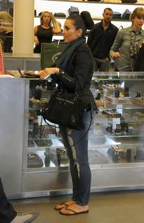 Kim Kardashian feet photo thumbnail