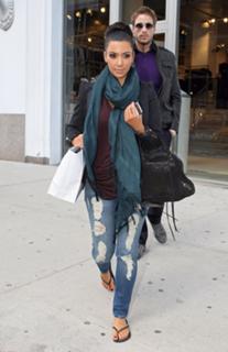 Kim Kardashian feet photo thumbnail