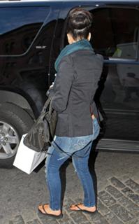 Kim Kardashian feet photo thumbnail