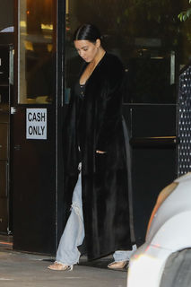 Kim Kardashian feet photo thumbnail