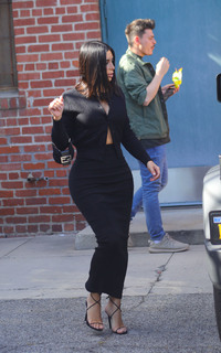 Kim Kardashian feet photo thumbnail