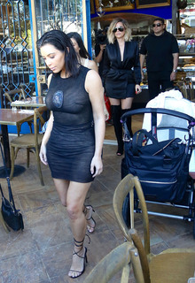 Kim Kardashian feet photo thumbnail