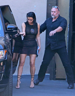 Kim Kardashian feet photo thumbnail