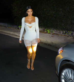 Kim Kardashian feet photo thumbnail