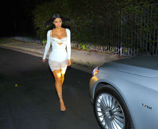 Kim Kardashian feet photo thumbnail