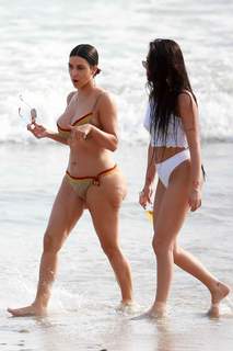 Kim Kardashian feet photo thumbnail