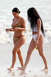 Kim Kardashian feet photo thumbnail