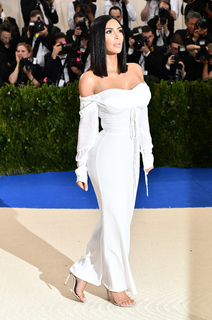 Kim Kardashian feet photo thumbnail