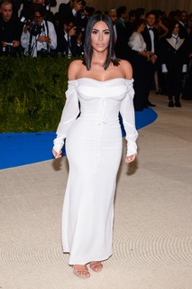 Kim Kardashian feet photo thumbnail