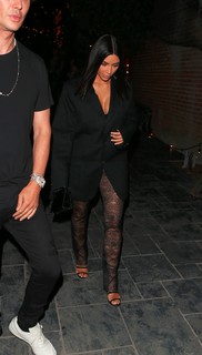 Kim Kardashian feet photo thumbnail