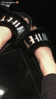 Kim Kardashian feet photo thumbnail