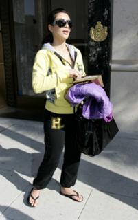 Kim Kardashian feet photo thumbnail