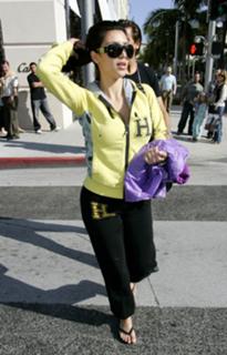 Kim Kardashian feet photo thumbnail