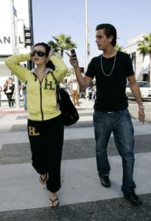 Kim Kardashian feet photo thumbnail