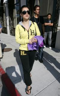 Kim Kardashian feet photo thumbnail