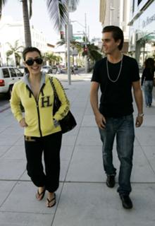 Kim Kardashian feet photo thumbnail