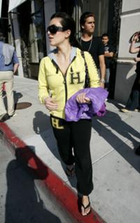 Kim Kardashian feet photo thumbnail